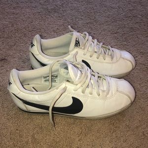 Nike boys gym shoes/ unisex
